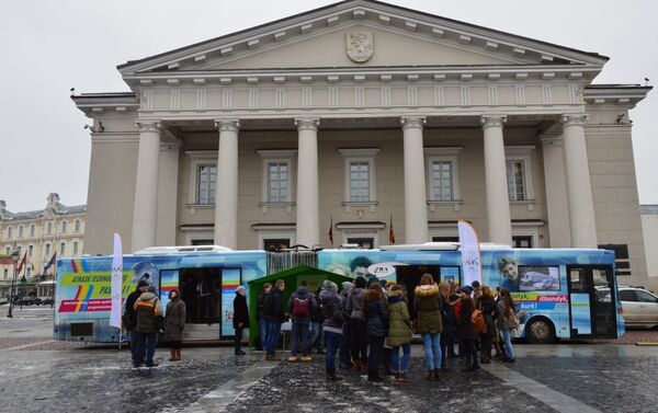 Школа технологий на колесах начала свое путешествие по городам Литвы пятого декабря в Вильнюсе - Sputnik Литва
