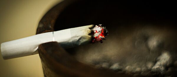 Сигарета в пепельнице - Sputnik Lietuva