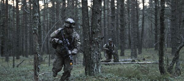 Военные в литовских лесах Военные в литовских лесах - Sputnik Lietuva