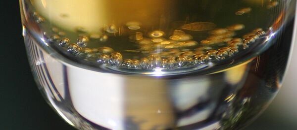 Бокал с напитком Бокал с напитком - Sputnik Литва