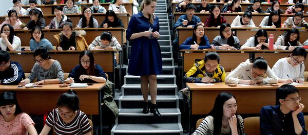 Ежегодная акция по проверке грамотности Тотальный диктант - Sputnik Литва