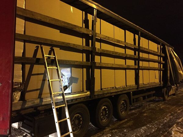 Задержана контрабанда из Латвии на сумму более миллиона евро Задержана контрабанда из Латвии на сумму более миллиона евро - Sputnik Литва