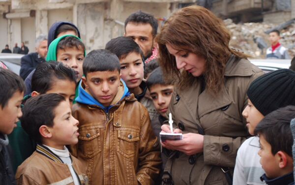Сирийские дети в Алеппо и корреспондент Sputnik - Sputnik Литва