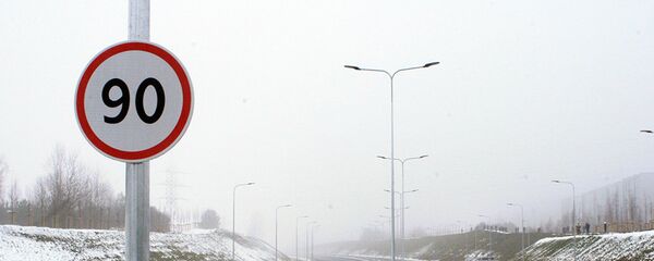 На некоторых участках объездной дороги скорость ограничена 90 километрами На некоторых участках объездной дороги скорость ограничена 90 километрами - Sputnik Литва