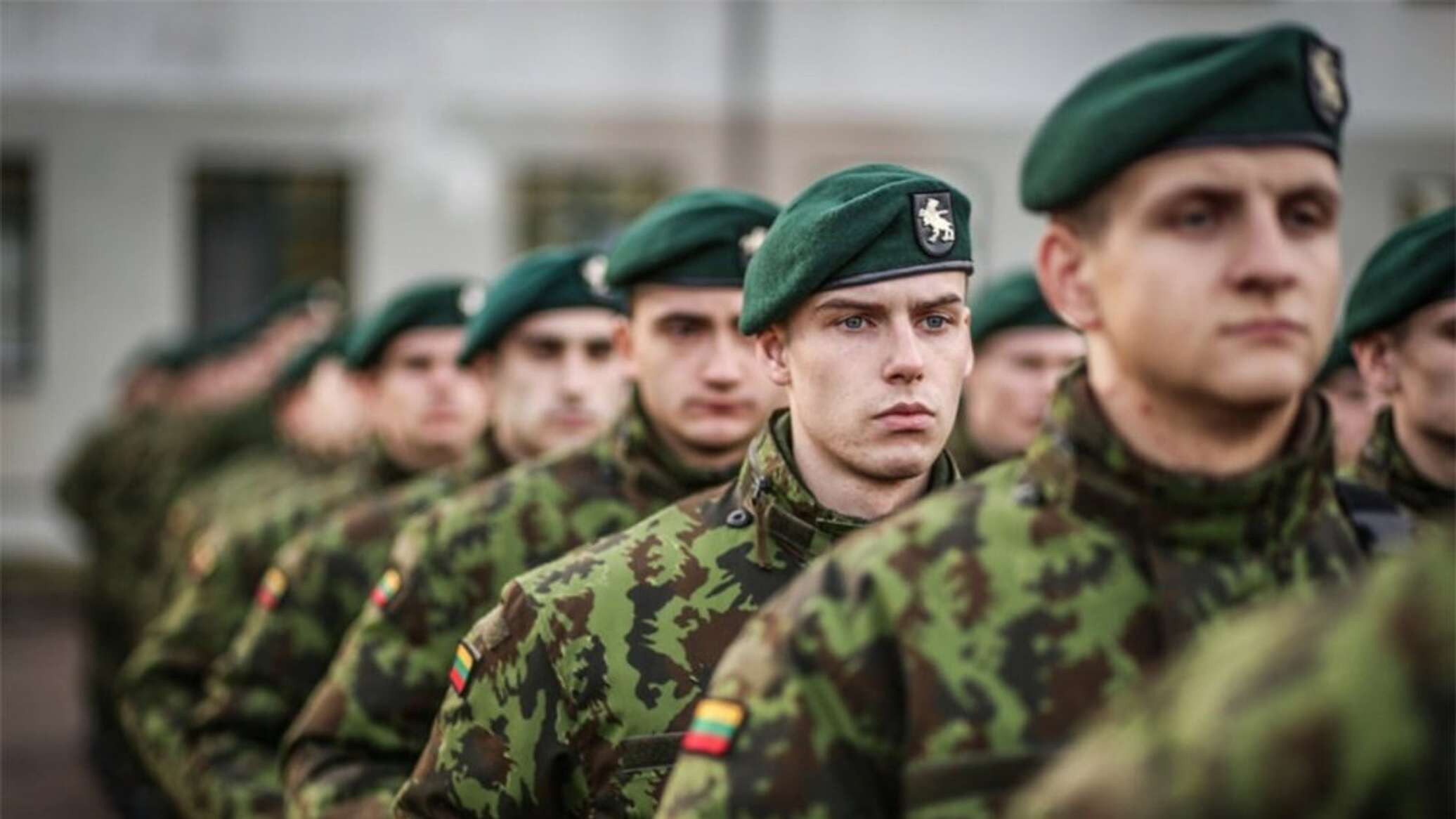 Армейские фотографии. Солдат армии Литвы. Военная служба. Литовская Военная форма. Форма армии Литвы.