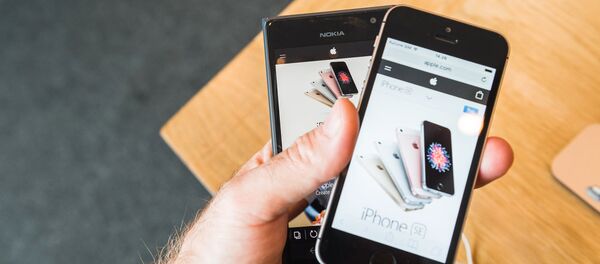 Смартфоны Nokia и Apple - Sputnik Литва
