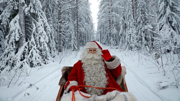 Санта-Клаус едет в санях - Sputnik Литва