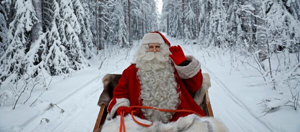 Санта-Клаус едет в санях - Sputnik Литва