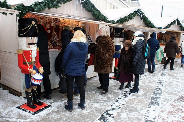 Рождественские подарки продают в ларьках у главной Рождественской елки Вильнюса - Sputnik Lietuva