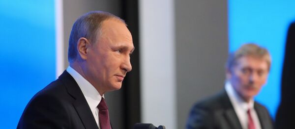 Двенадцатая ежегодная большая пресс-конференция президента РФ Владимира Путина - Sputnik Литва