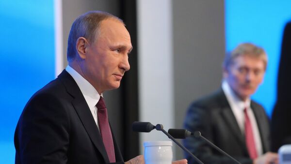 Двенадцатая ежегодная большая пресс-конференция президента РФ Владимира Путина - Sputnik Литва