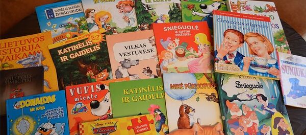 Книги для детей из центра приема беженцев в Рукле - Sputnik Литва