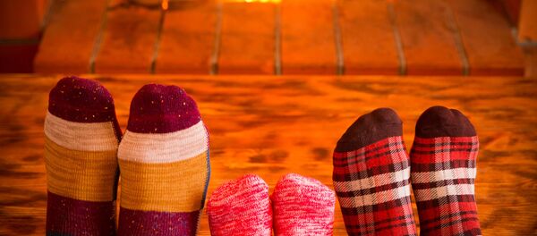 Семья у горящего очага Семья у горящего очага - Sputnik Литва