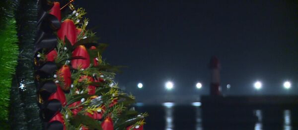 Портреты погибших, свечи и цветы – люди почтили память жертв крушения Ту-154 - Sputnik Литва