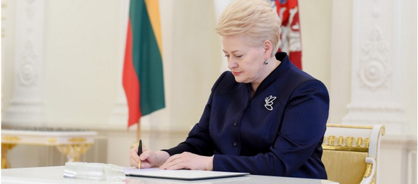Грибаускайте подписала государственный бюджет 2017 года - Sputnik Литва