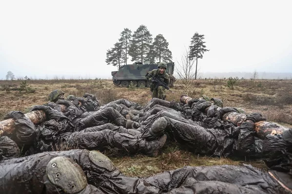 Учение Крещение волчат – 2016 для военнослужащих механизированного пехотного батальона имени Вайдотаса - Sputnik Lietuva