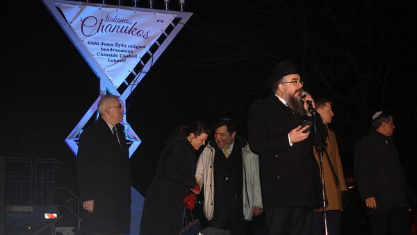Руководство еврейской общины и гости праздника Хануки на сцене - Sputnik Литва