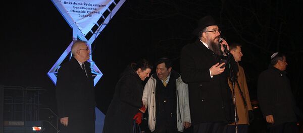 Руководство еврейской общины и гости праздника Хануки на сцене - Sputnik Литва