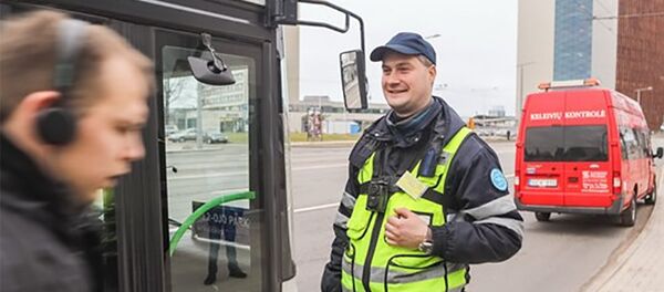 Контролеры в общественном транспорте Вильнюса - Sputnik Литва