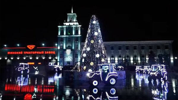 Минский тракторный завод устроил необычное шоу танцующих тракторов - Sputnik Lietuva