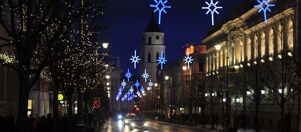 Проспект Гедыминаса в Вильнюсе в новогодней иллюминации Проспект Гедыминаса в Вильнюсе в новогодней иллюминации - Sputnik Lietuva