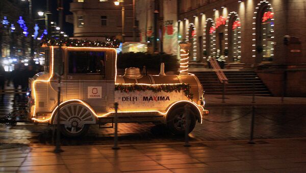 Рождественский паровозик движется по улице Вильняус - Sputnik Lietuva