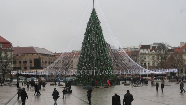 Рождественская елка на главной площади Вильнюса - Sputnik Литва