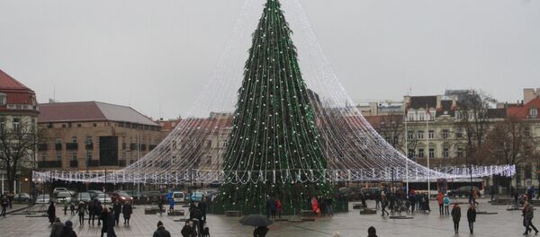 Рождественская елка на главной площади Вильнюса - Sputnik Литва