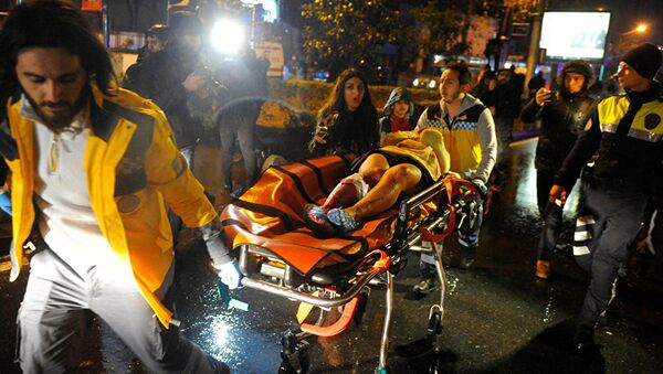 Работа скорой помощи на месте теракта в Стамбуле - Sputnik Литва