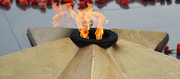 Цветы у Вечного огня - Sputnik Литва