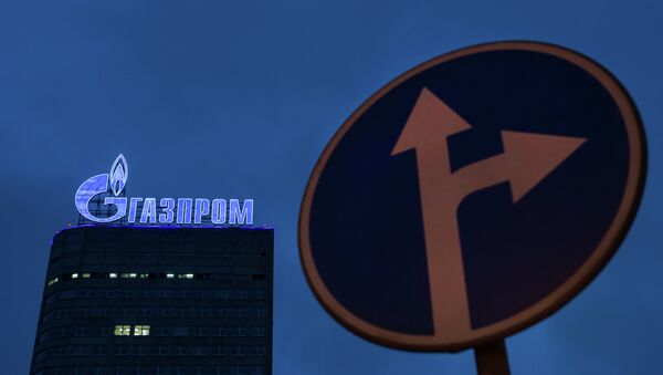 Логотип компании Газпром на административном здании в Москве - Sputnik Литва