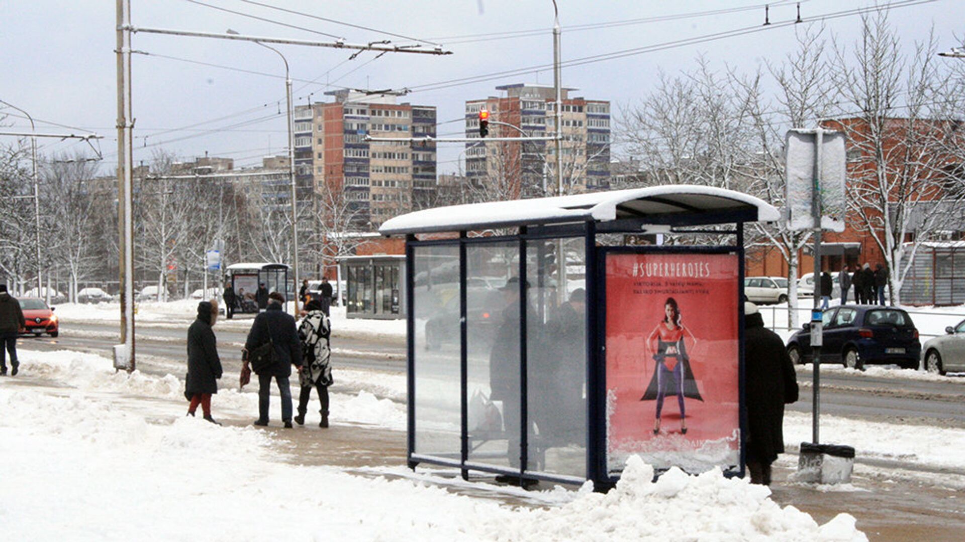 Остановка общественного транспорта зимой - Sputnik Литва, 1920, 19.02.2023