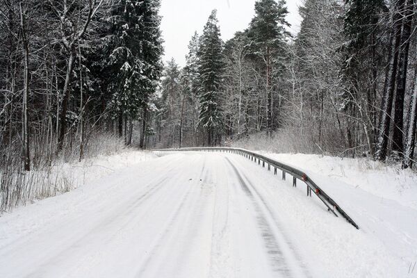 Проезд по проселочным дорогам после снегопада затруднен - Sputnik Литва