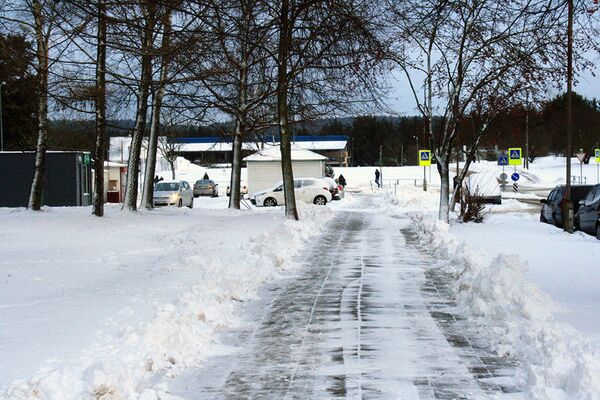 Тротуары в микрорайоне Григишкес очищены от снега - Sputnik Lietuva