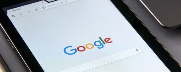 Поисковик Google открыт на планшете - Sputnik Литва