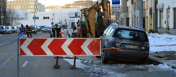 Место происшествия на улице Львово в Вильнюсе огорожено знаками - Sputnik Литва