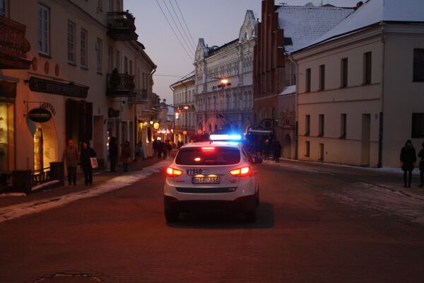 За порядком во время мероприятия следили наряды полиции - Sputnik Литва