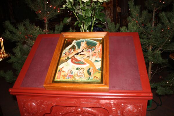 Икона Рождества Христова на анолое в центре храма - Sputnik Lietuva
