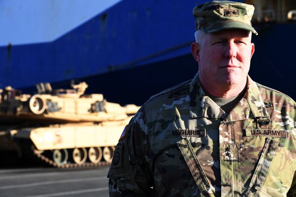 Разгрузка американской военной техники в порту Бремерхафен в Германии - Sputnik Литва