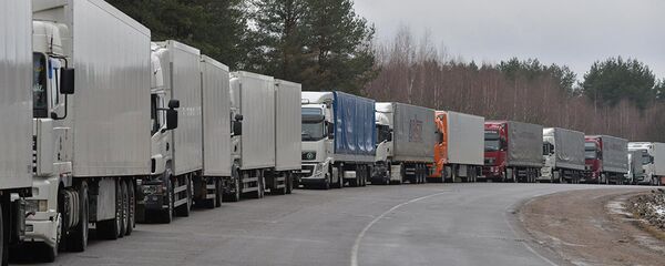 Очередь из грузовиков на границе, архивное фото - Sputnik Литва