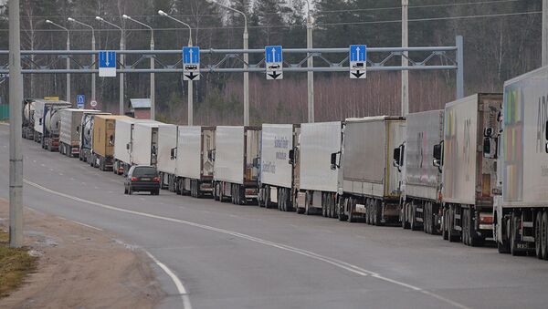 Очередь из грузовиков на границе, архивное фото - Sputnik Литва