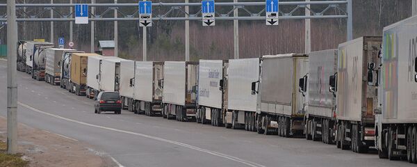 Очередь из грузовиков на границе, архивное фото Очередь из грузовиков на границе, архивное фото - Sputnik Литва