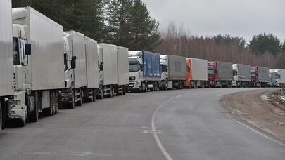 Очередь из грузовиков на границе