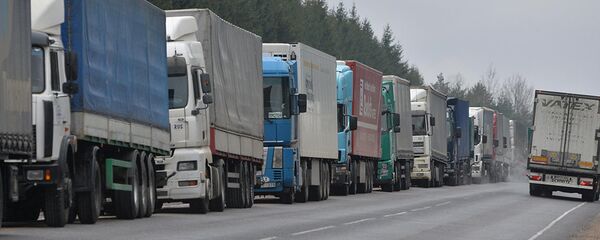 Очередь из грузовиков на границе Очередь из грузовиков на границе - Sputnik Литва