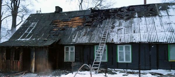 Дом, пострадавший от пожара в Йонишкелисе, Пасвальский район Дом, пострадавший от пожара в Йонишкелисе, Пасвальский район - Sputnik Литва