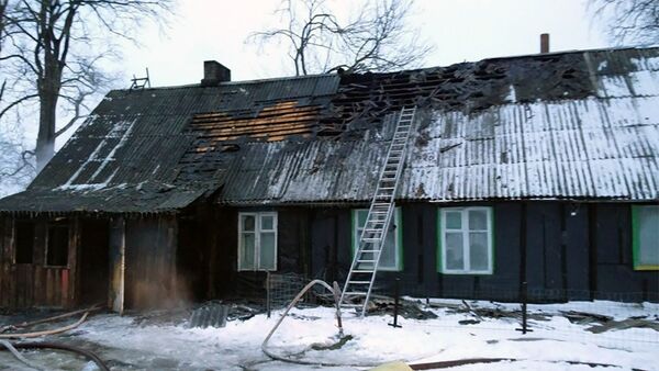 Дом, пострадавший от пожара в Йонишкелисе, Пасвальский район - Sputnik Lietuva
