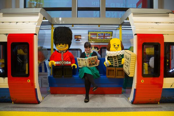 Самый большой в мире магазин LEGO открылся Лестер-сквер в центре Лондона - Sputnik Lietuva