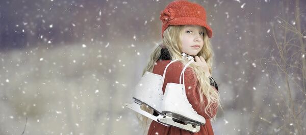 Девочка с коньками Девочка с коньками - Sputnik Lietuva