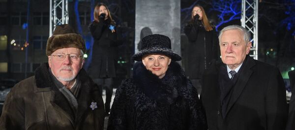 Слева направо: Витаутас Ладсбергис, Даля Грибаускайте и Валдас Адамкус - Sputnik Литва