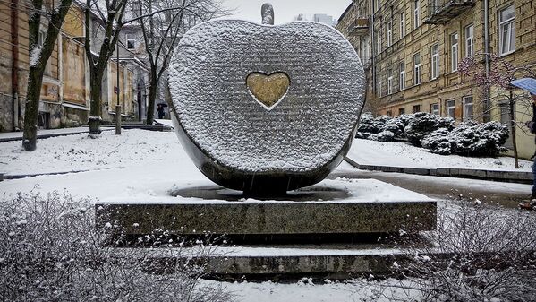 Памятник добросердечности, великодушию и помощи - Sputnik Литва